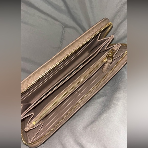Prada Large Saffiano Wallet - Picture 6 of 6